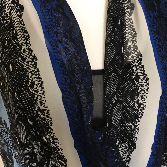 Kenneth Cole snakeskin lightweight blouse - Picture 5 of 5